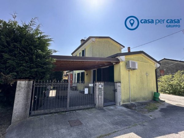 casa indipendente in vendita ad Adria in zona Bottrighe