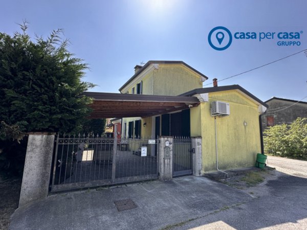casa indipendente in vendita ad Adria in zona Bottrighe