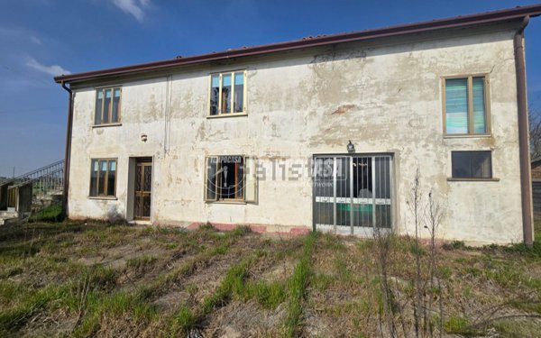 casa indipendente in vendita ad Adria in zona Bottrighe