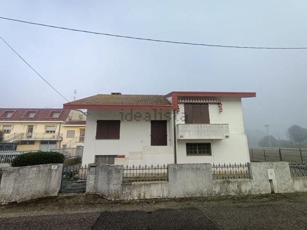 casa indipendente in vendita ad Adria