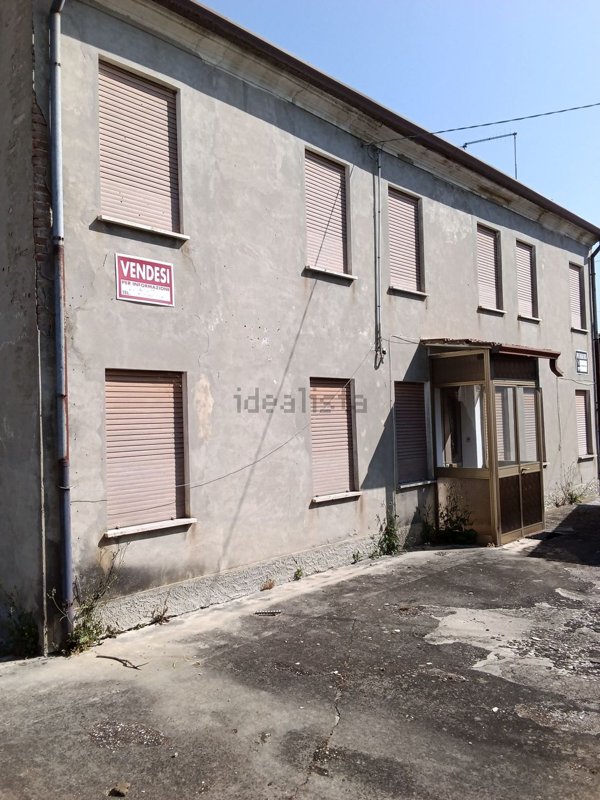casa indipendente in vendita ad Adria in zona Bottrighe