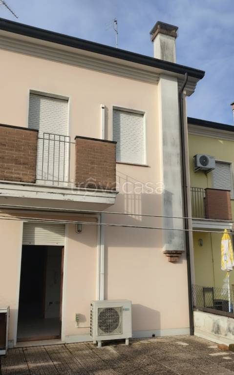 casa indipendente in vendita ad Adria