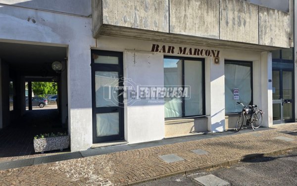 negozio in vendita ad Adria