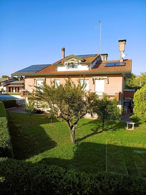 casa indipendente in vendita ad Adria