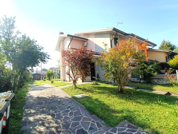 casa indipendente in vendita ad Adria