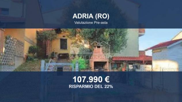 casa indipendente in vendita ad Adria in zona Valliera
