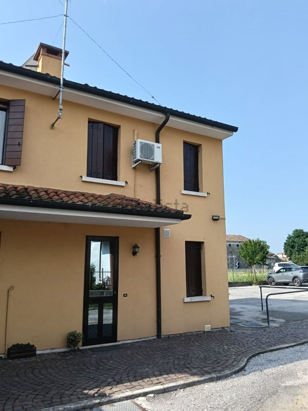 casa indipendente in vendita ad Adria