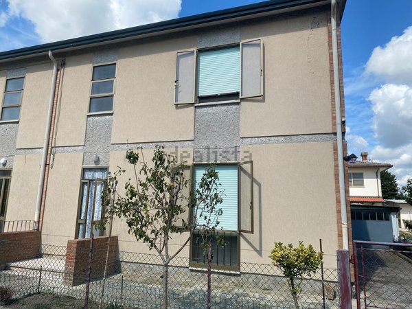 casa indipendente in vendita ad Adria in zona Bottrighe