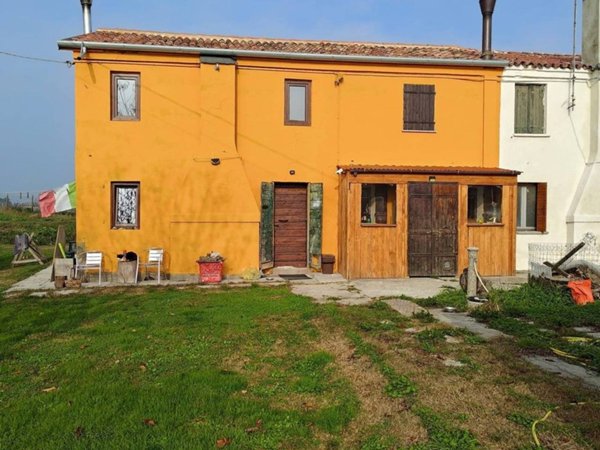 casa indipendente in vendita ad Adria in zona Ca' Emo