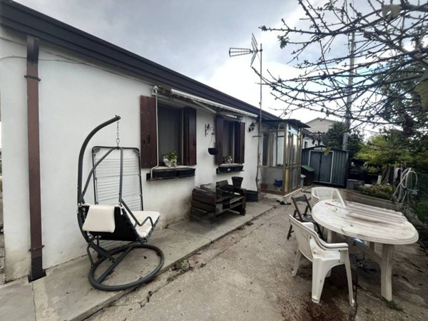casa indipendente in vendita ad Adria in zona Ca' Emo