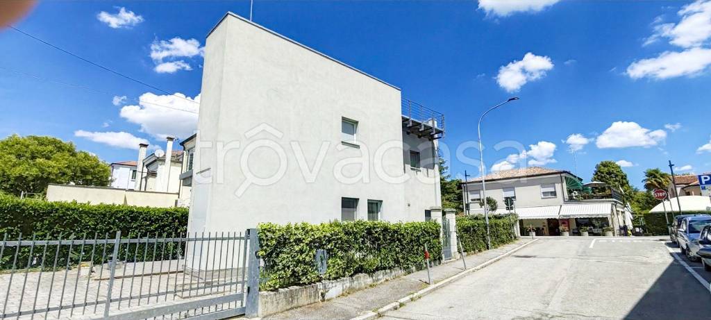 casa indipendente in vendita ad Adria