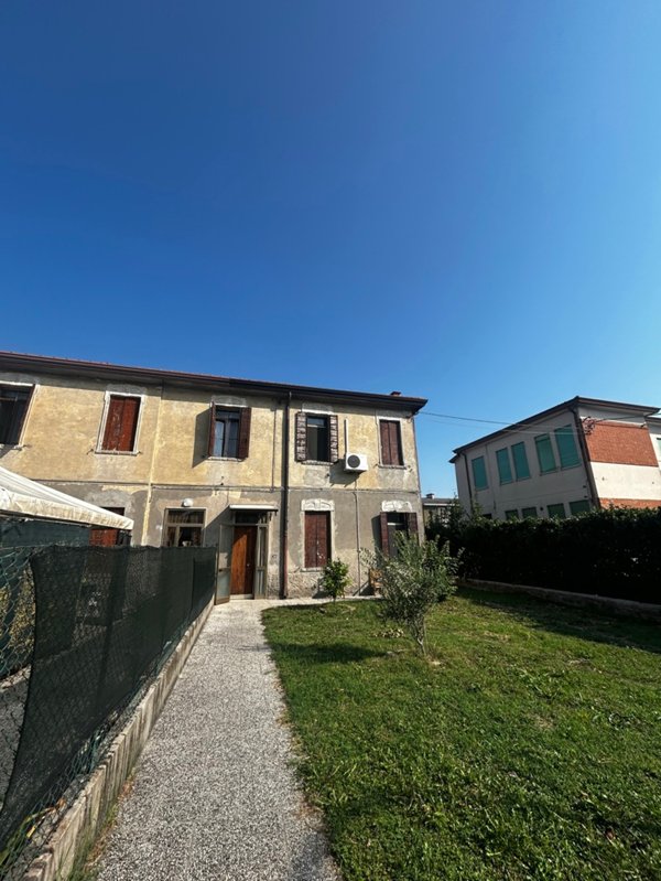 casa indipendente in vendita ad Adria