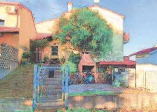 casa indipendente in vendita ad Adria in zona Valliera