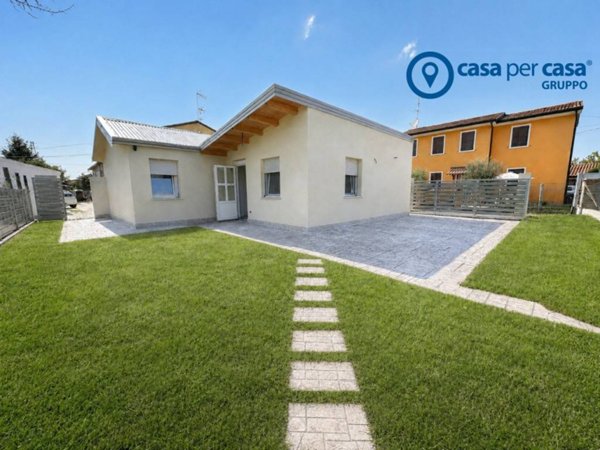 casa indipendente in vendita ad Adria