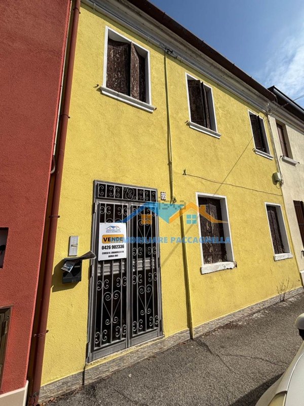 casa indipendente in vendita ad Adria