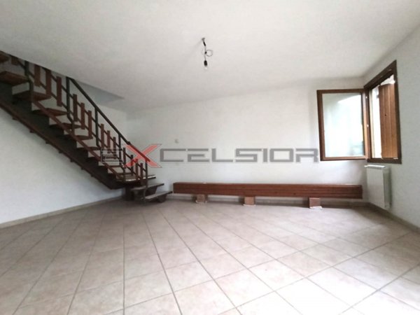 casa indipendente in vendita ad Adria in zona Bottrighe