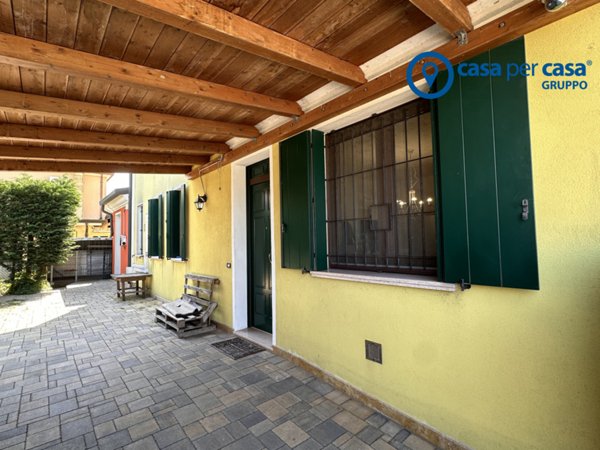 casa indipendente in vendita ad Adria in zona Bottrighe