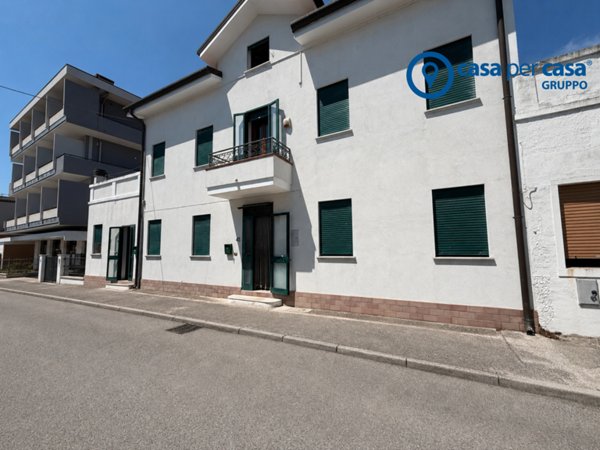casa indipendente in vendita ad Adria