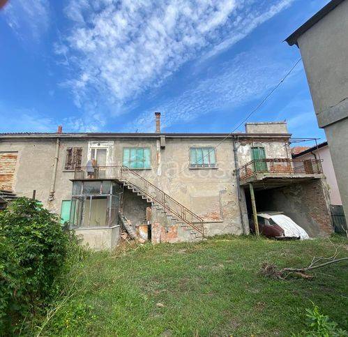casa indipendente in vendita ad Adria in zona Bottrighe