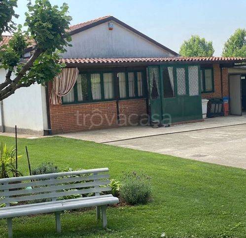 casa indipendente in vendita ad Adria
