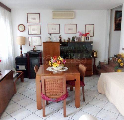 casa indipendente in vendita ad Adria