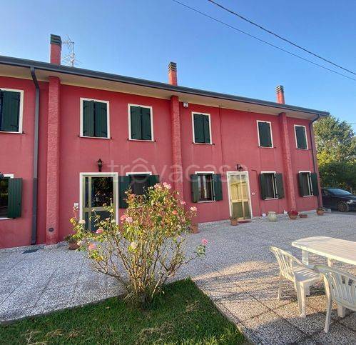 casa indipendente in vendita ad Adria in zona Ca' Emo