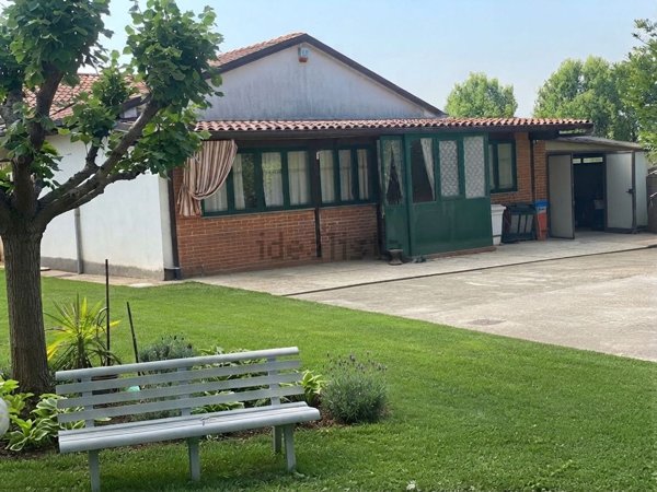 casa indipendente in vendita ad Adria
