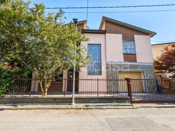 casa indipendente in vendita ad Adria