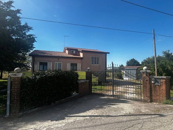 casa indipendente in vendita ad Adria