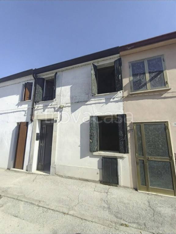 casa indipendente in vendita ad Adria