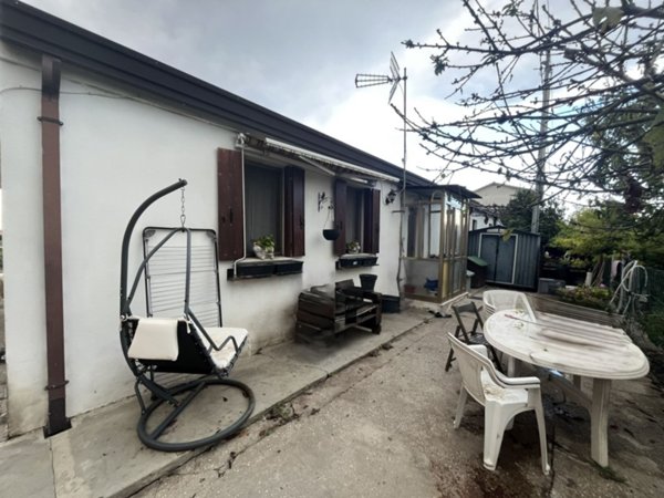 casa indipendente in vendita ad Adria in zona Ca' Emo