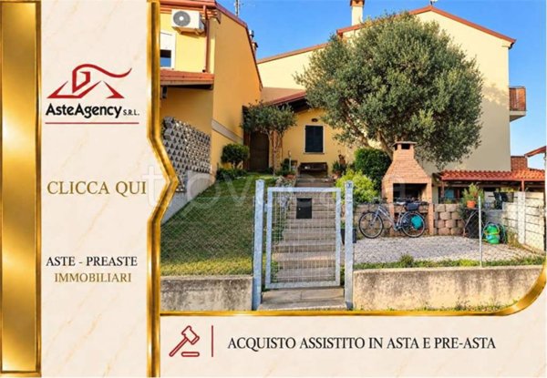 casa indipendente in vendita ad Adria in zona Valliera