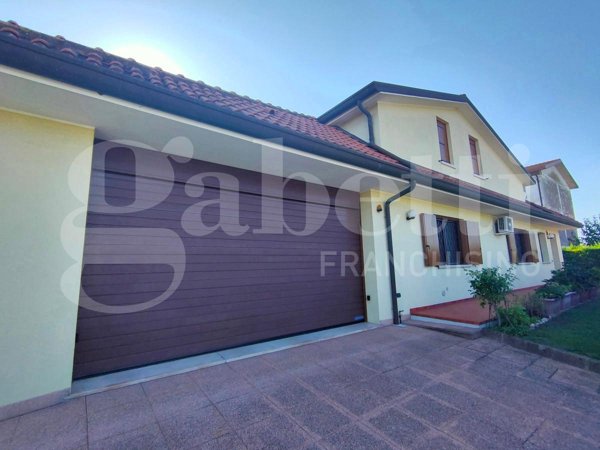 casa indipendente in vendita ad Ariano nel Polesine in zona Crociara