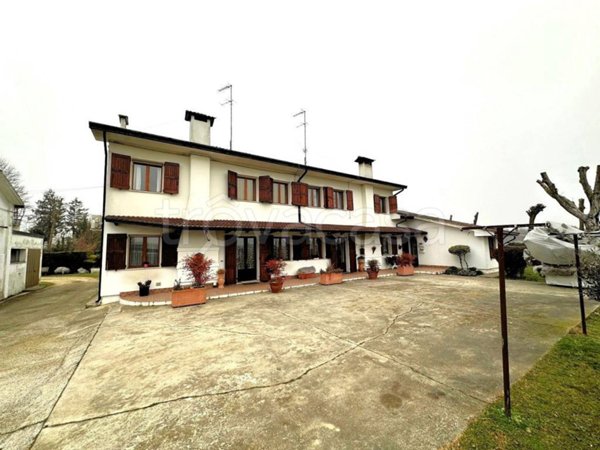casa indipendente in vendita ad Ariano nel Polesine in zona Crociara