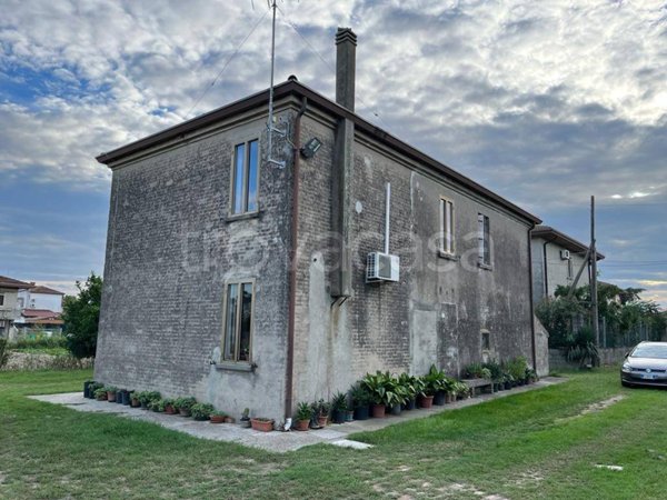casa indipendente in vendita ad Ariano nel Polesine in zona Rivà