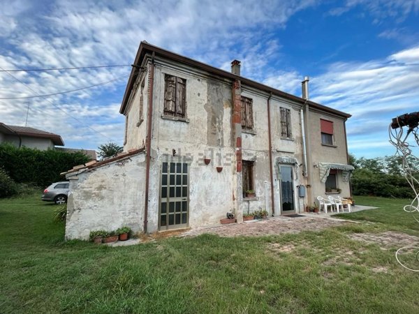 casa indipendente in vendita ad Ariano nel Polesine in zona Rivà