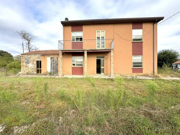 casa indipendente in vendita ad Ariano nel Polesine in zona Rivà