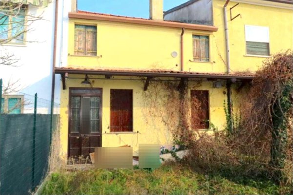 casa indipendente in vendita ad Ariano nel Polesine in zona San Basilio