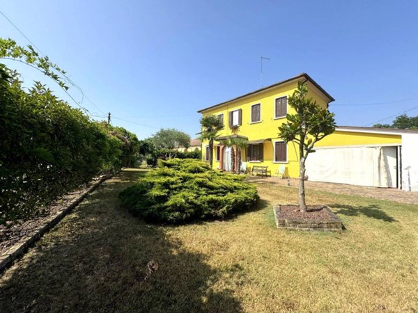 casa indipendente in vendita ad Ariano nel Polesine in zona San Basilio