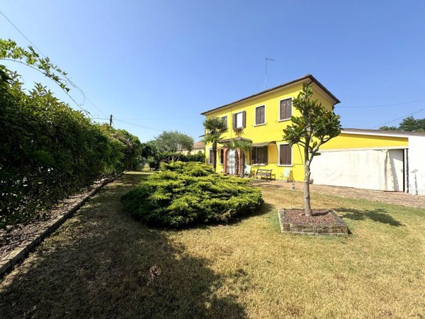 casa indipendente in vendita ad Ariano nel Polesine in zona San Basilio