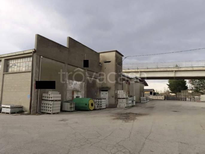 locale commerciale in vendita ad Ariano nel Polesine