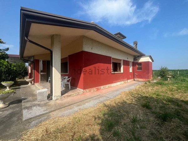 casa indipendente in vendita ad Ariano nel Polesine