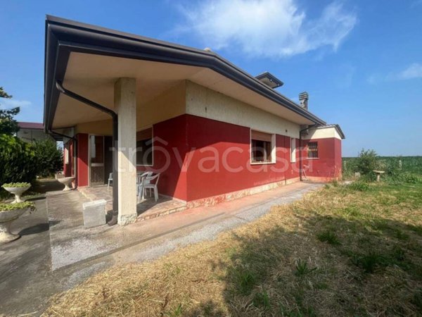 casa indipendente in vendita ad Ariano nel Polesine