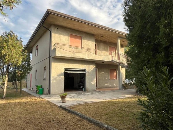 casa indipendente in vendita ad Ariano nel Polesine in zona Rivà