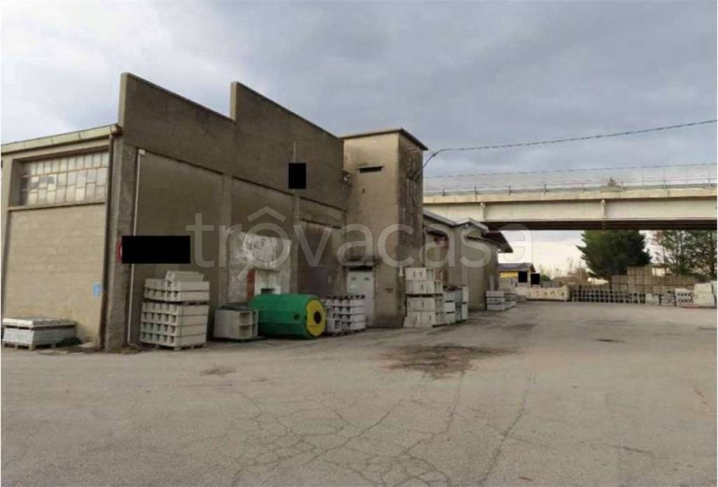 locale commerciale in vendita ad Ariano nel Polesine