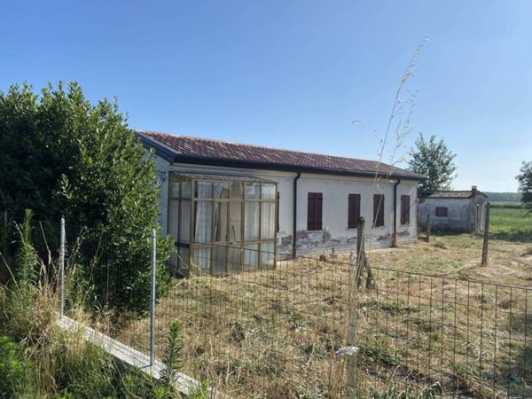 casa indipendente in vendita ad Ariano nel Polesine in zona Rivà