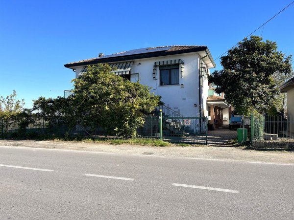 casa indipendente in vendita ad Ariano nel Polesine in zona Rivà