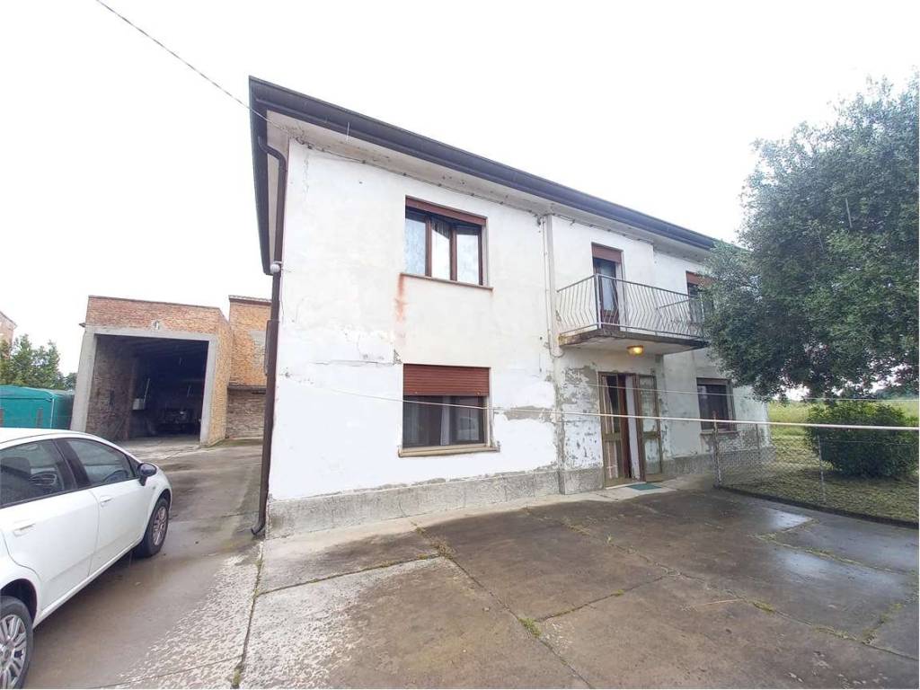 casa indipendente in vendita ad Ariano nel Polesine in zona Crociara