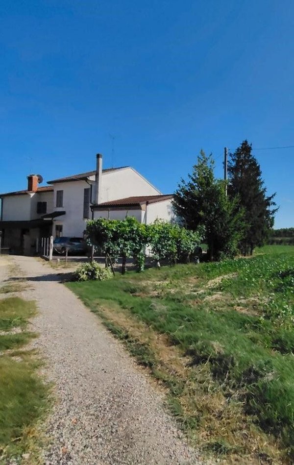 casa indipendente in vendita ad Ariano nel Polesine in zona San Basilio