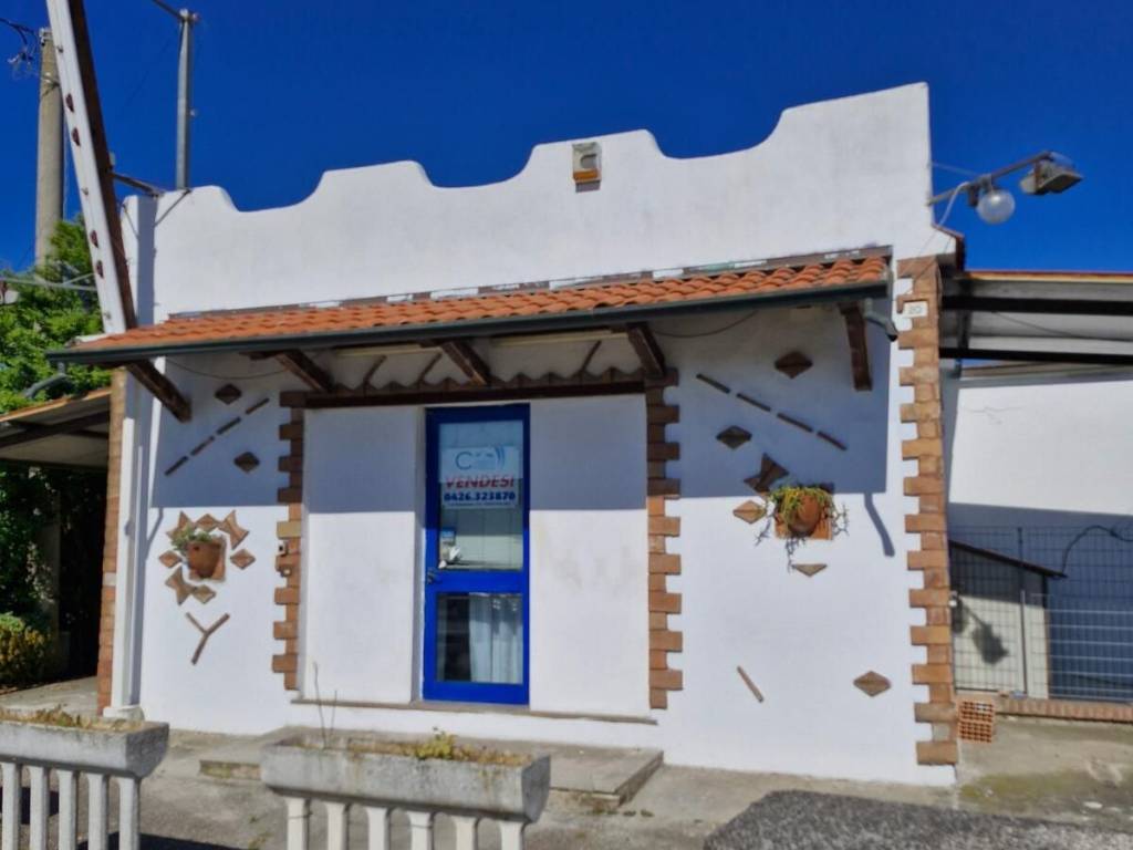 casa indipendente in vendita ad Ariano nel Polesine in zona Rivà